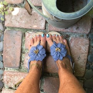 Cornflower blue flower suede sandals 8 wedge heels ankle straps